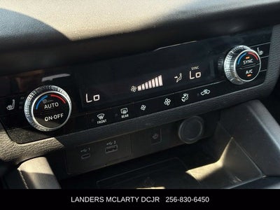 2024 Mitsubishi Outlander Base