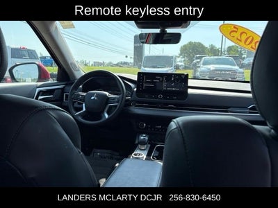 2025 Mitsubishi Outlander Base