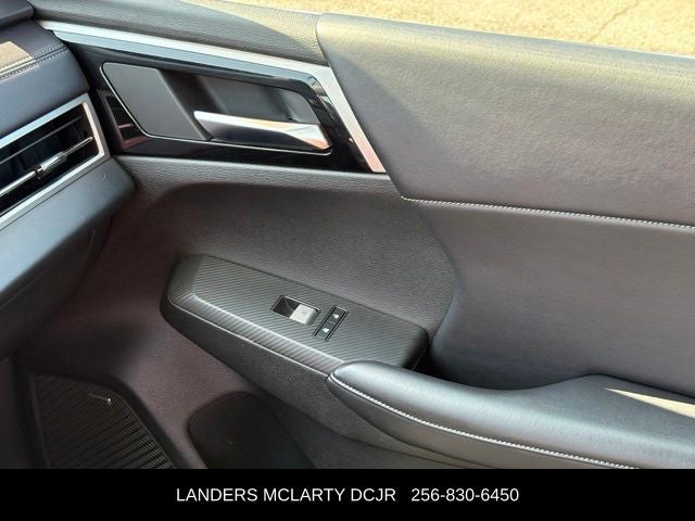 2025 Mitsubishi Outlander Base