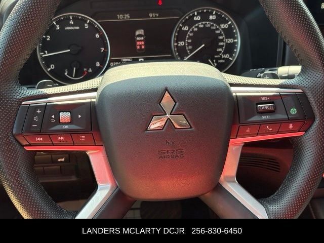 2025 Mitsubishi Outlander Base