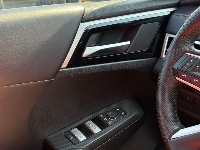 2025 Mitsubishi Outlander Base